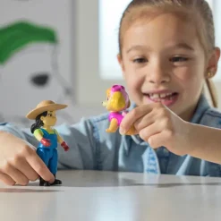 Paw Patrol Skye and Farmer Yumi Figures