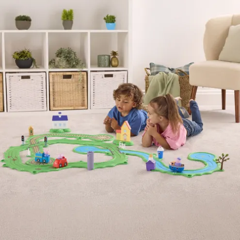 Peppa Pig Great Big World Train Track Playset Whizz Around